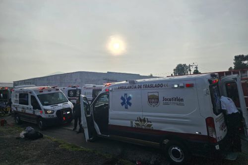 Dan alta médica a 34 personas lesionadas por percance entre tren y autobús en Atlacomulco